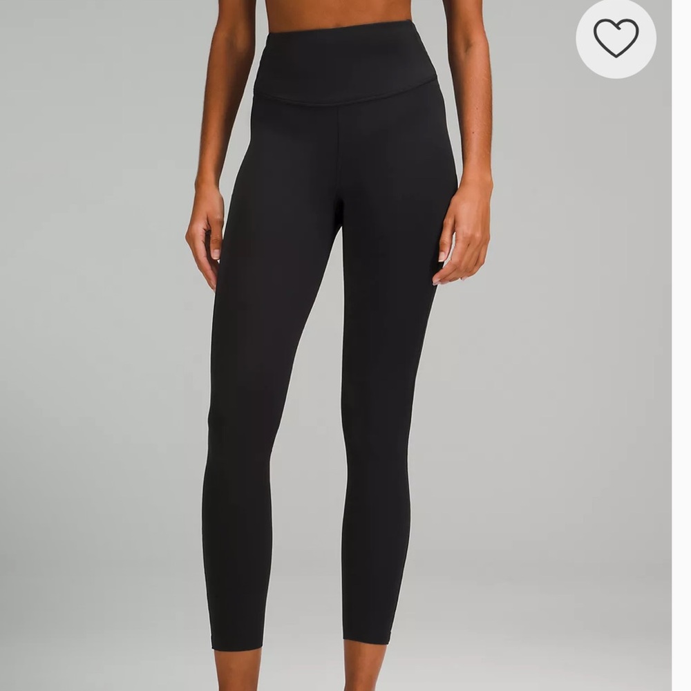 Lululemon black Base Pace High-Rise Tight 25" in size 6